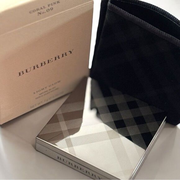 Burberry Light Glow Natural Blush - Coral Pink No. 09 - Picture 3 of 5